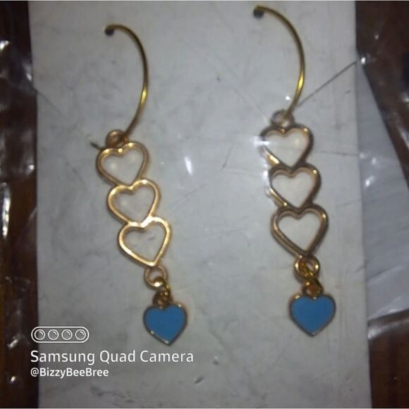 ๐5/$18 Handmade GoldโTriple Heart Earrings - Picture 5 of 7